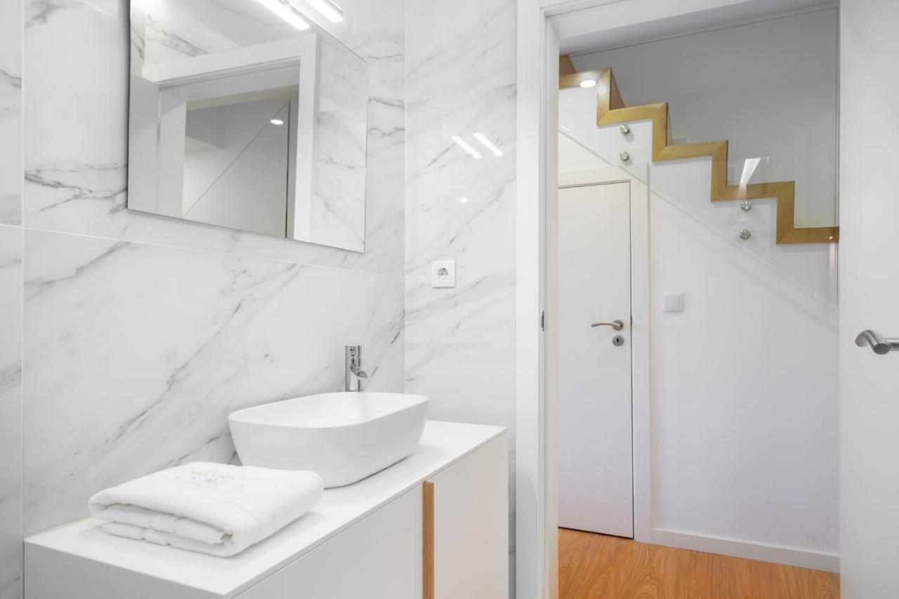 Whome Riverside View Premium Apartment W/ Ac & Terrace ポルト エクステリア 写真